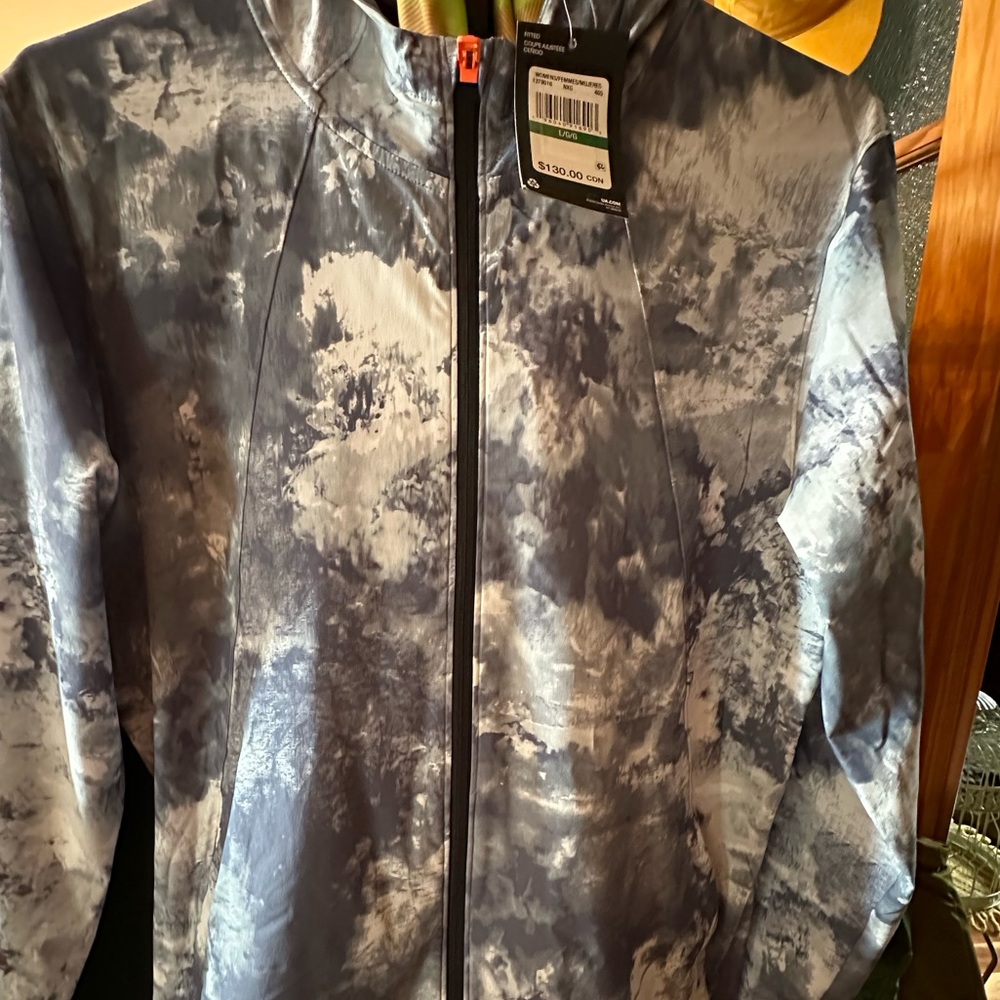 Brand new women’s large zip up under armour jacket